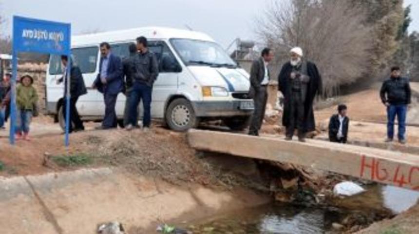 K&ouml;yl&uuml;ler Yıkılan K&ouml;pr&uuml;n&uuml;n Yapılmasını İstiyor