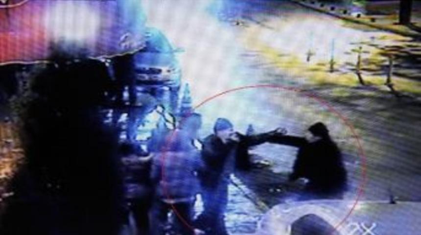 Samsun'da Sokak Kavgası G&uuml;venlik Kamerasında