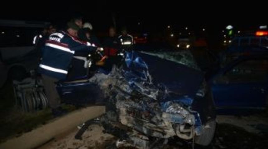 Bursa&rsquo;da Trafik Kazası: 1 &Ouml;l&uuml;, 10 Yaralı