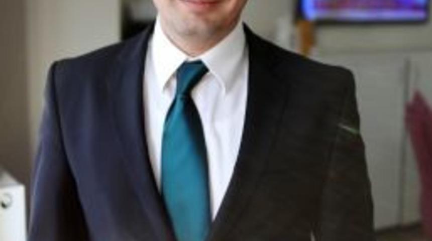 X Kuşağı G&ouml;sterişe, Y Kuşağı Kullanıma Bakıyor