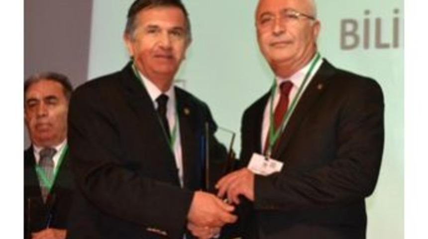 Tmmob "bilim &Ouml;d&uuml;l&uuml;"n&uuml; Prof. Şenol'a Verdi