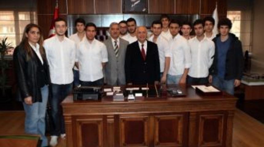 Yenimahalle'nin Hentbolcuları Şampiyonluk Yolunda