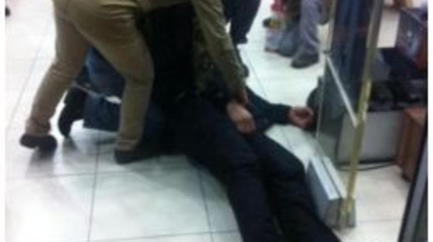 Binlerce Kişinin Bulunduğu Alışveriş Merkezi Revirinin Kapalı Tutulması Tepkiye Neden Oldu