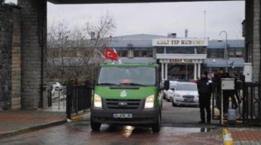 Esenyurt'taki Saldırıda &Ouml;len Mhp'li Akyıldız&rsquo;ın Cenazesi Adli Tıp&rsquo;tan Alındı