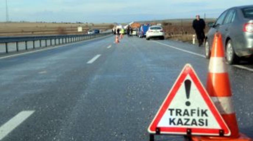 Sivas'ta Yolcu Otob&uuml;s&uuml;n&uuml;n Şarampole Devrilmesi