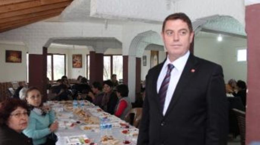 Chp&rsquo;li Başkan Adayından Kadınlara Kahvaltı