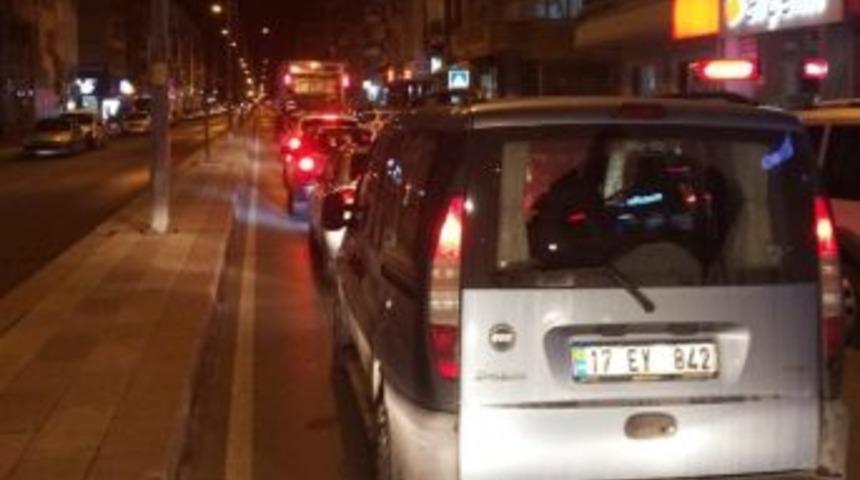 S&uuml;r&uuml;c&uuml;lerin &Ccedil;&ouml;p Kamyonu İsyanı