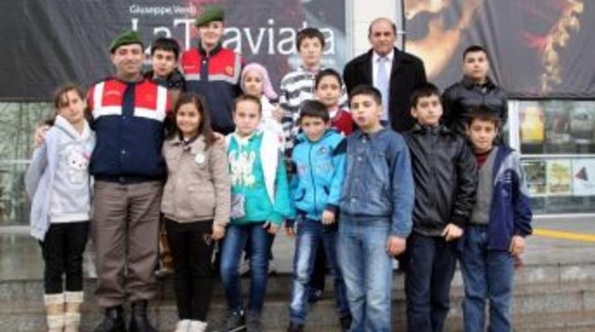Antalya'da Jandarmadan &Ouml;ğrencilere Gezi