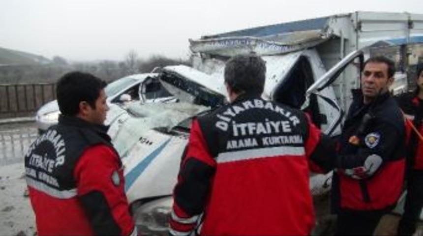 Diyarbakır&rsquo;da Trafik Kazası: 1 &Ouml;l&uuml;, 2 Yaralı