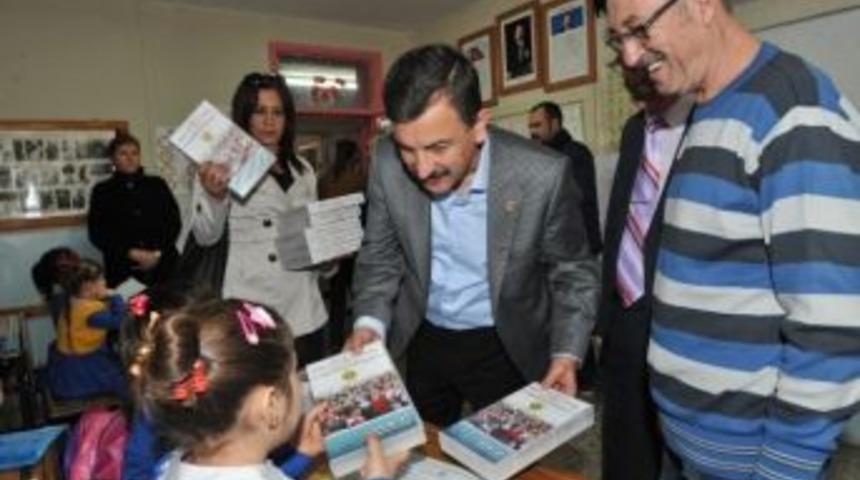 Bucalı Minik &Ouml;ğrenciler Tatile Armağanla Girdiler