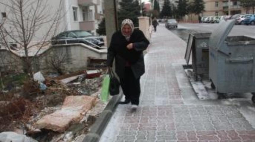 Buz Tutan Yolda &Ccedil;oraplı &Ouml;nlem