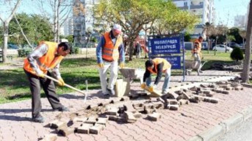 Muratpaşa&rsquo;da Kaldırımlar Yenileniyor