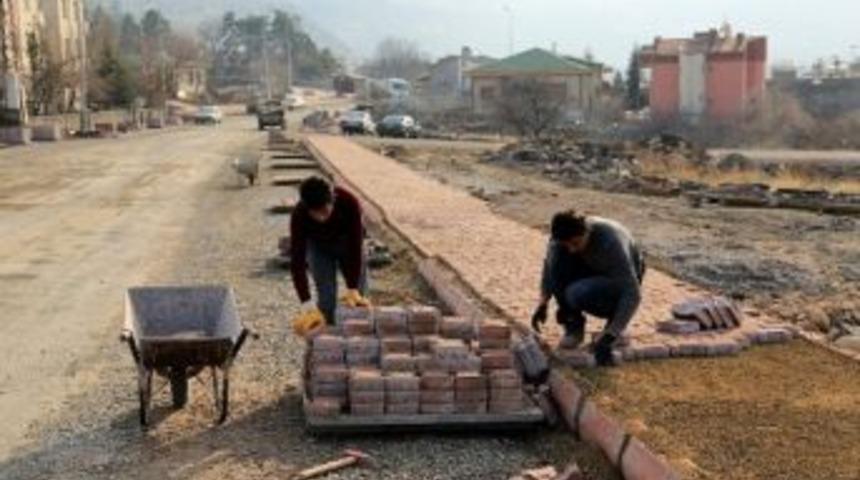 Yenibağlar Caddesi Modern Yol Oluyor