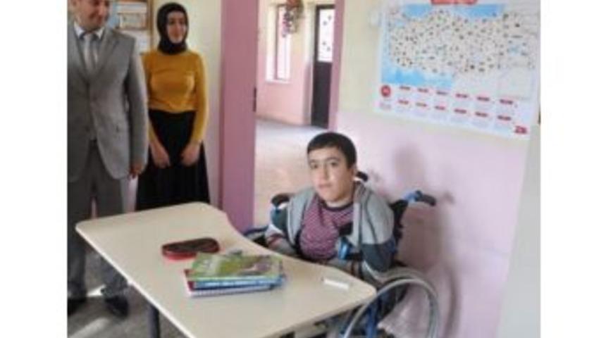 Sandıklı&rsquo;da Engelli &Ouml;ğrenciye Ak&uuml;l&uuml; Ara&ccedil; Bilmecesi