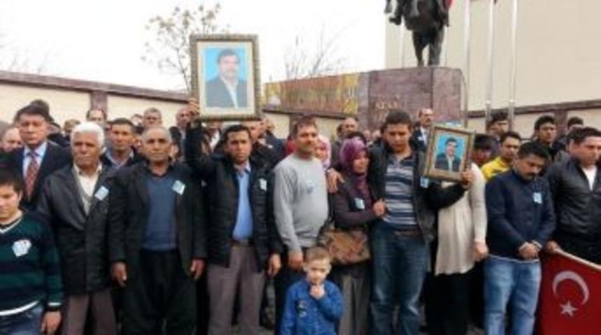 K&ouml;yl&uuml;ler Muhtarın Katilinin Bulunması İ&ccedil;in Eylem Yaptı