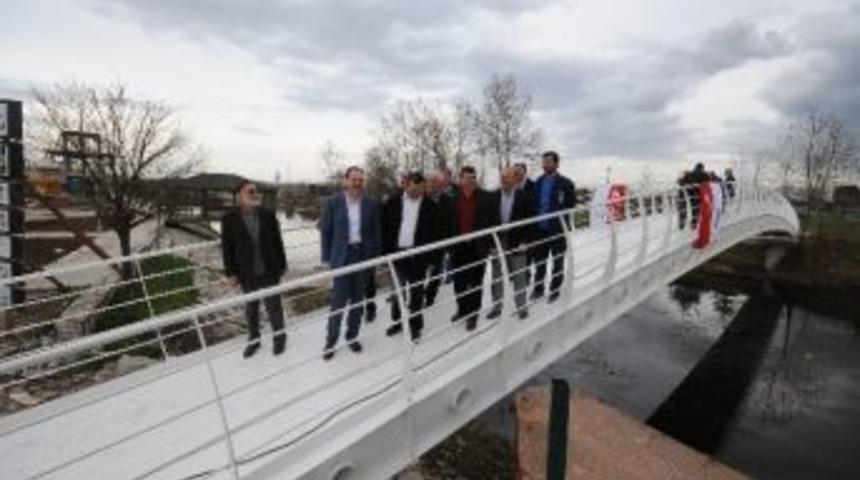 Başiskele Mehmetağa Mahallesine Yaya Köprüsü