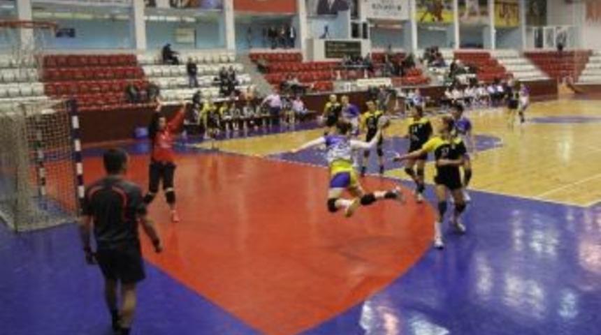 Yenimahalle Belediyesi Spor Kul&uuml;b&uuml; 24-31 Kazandı