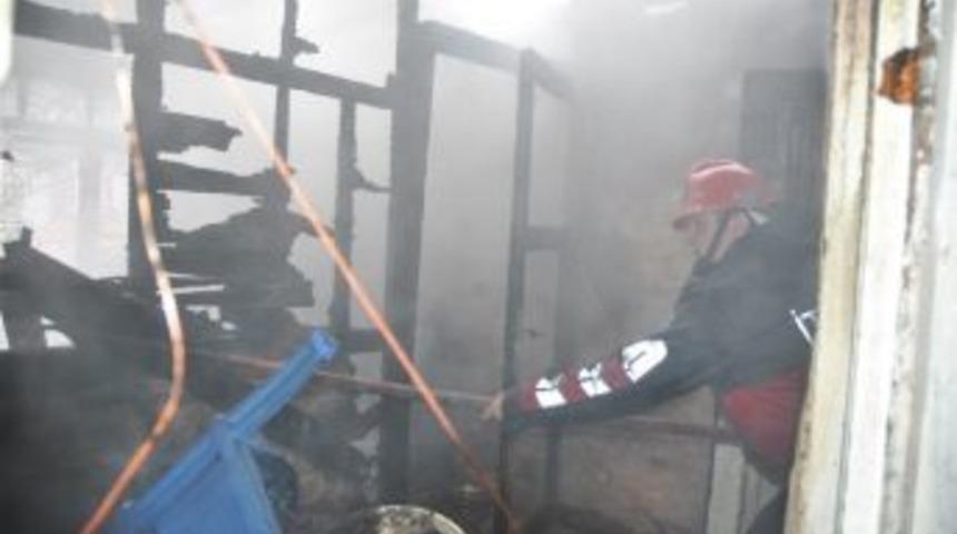 Tek Katlı Evde Yangın &Ccedil;ıktı