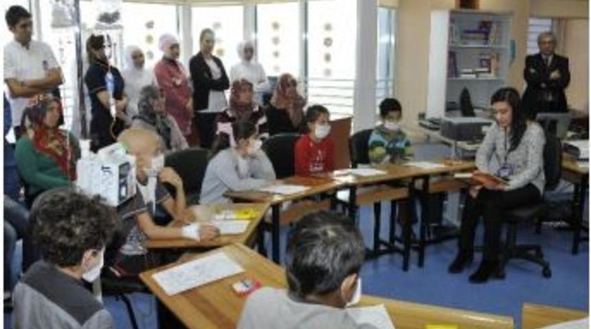 Selçuk Tıp’ta Çocuklara Özel Masal Uygulaması