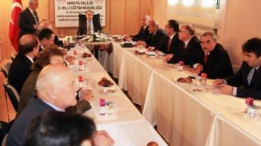 Vali &Ccedil;omaktekin, Eğitim Denetmenleriyle Toplantı Yaptı