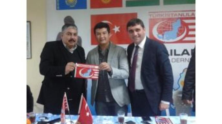 T&uuml;rkistanlılar Derneği&rsquo;nde Anayurt İle Atayurt Buluşması