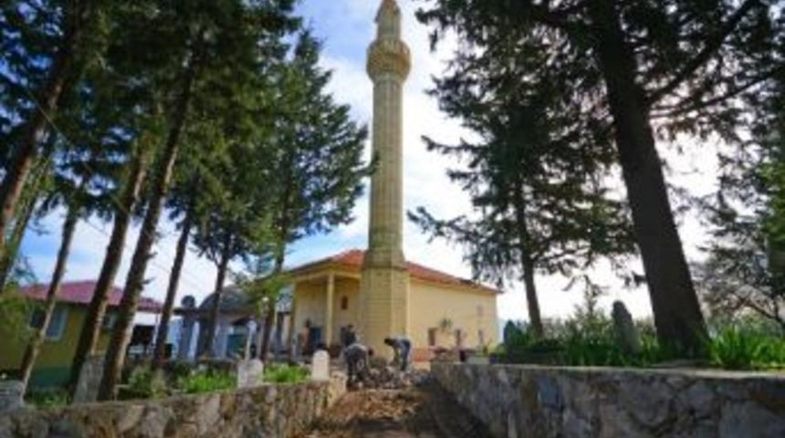 Kumluca Belediyesi Yazır K&ouml;y&uuml; Cami&rsquo;nde Tadilat &Ccedil;alışmaları Yaptı