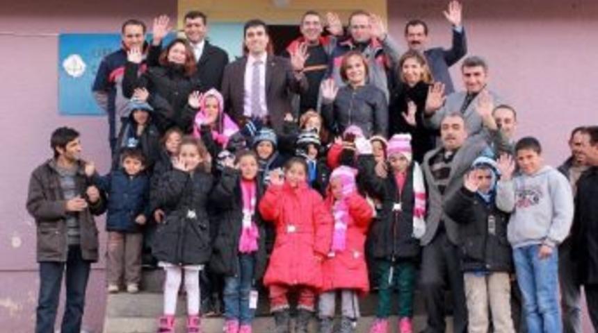 Zorlu Enerji&rsquo;den Kars Arpa&ccedil;aylı &Ccedil;ocuklara Karne Hediyesi