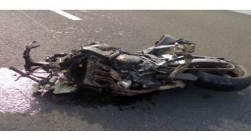İzmir'de Motosiklet Kazası Yapan Gen&ccedil; Hayatını Kaybetti