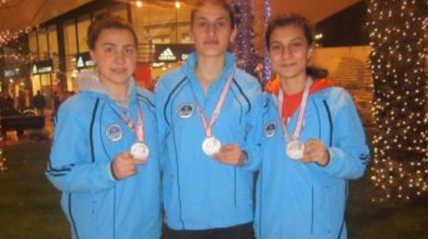 Bayan Boks&ouml;rlerden &Uuml;&ccedil; T&uuml;rkiye İkinciliği