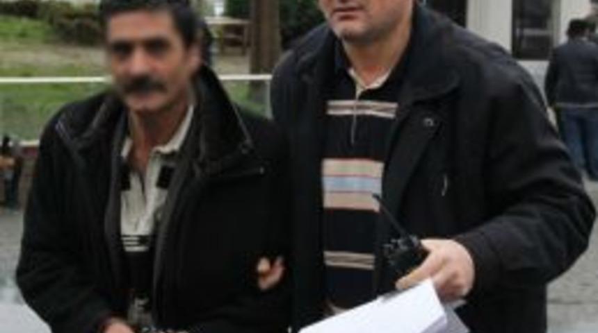 Avm'de Eşini Bı&ccedil;aklayan &Ouml;fkeli Şahıs Adliyeye Sevk Edildi