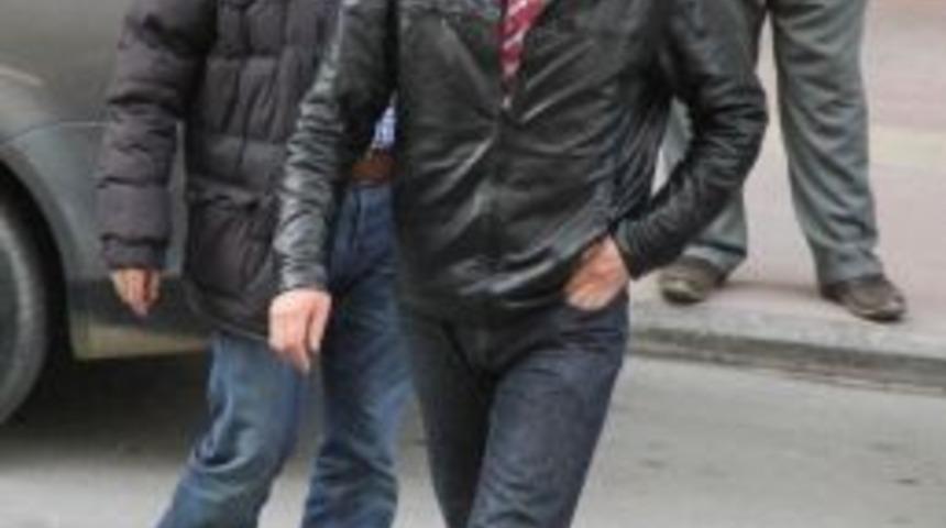 Sevgilisinin &Ccedil;antasını &Ccedil;aldığı İddiasıyla Tutuklandı