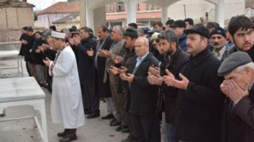 Cengiz Akyıldız İ&ccedil;in Pınarbaşı&rsquo;da Gıyabi Cenaze Namazı Kılındı