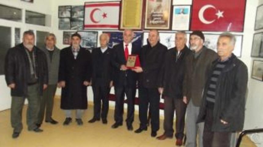 Gazilere Yardım Yapan İşadamı İlhan Aksoğan&rsquo;a Plaket