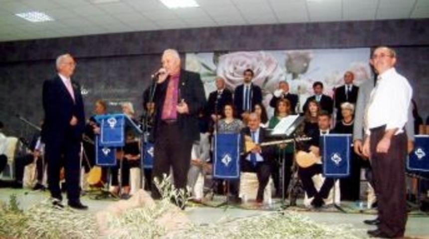 Burhaniye&rsquo;de T&uuml;rk&uuml; Ve Şarkı Gecesi