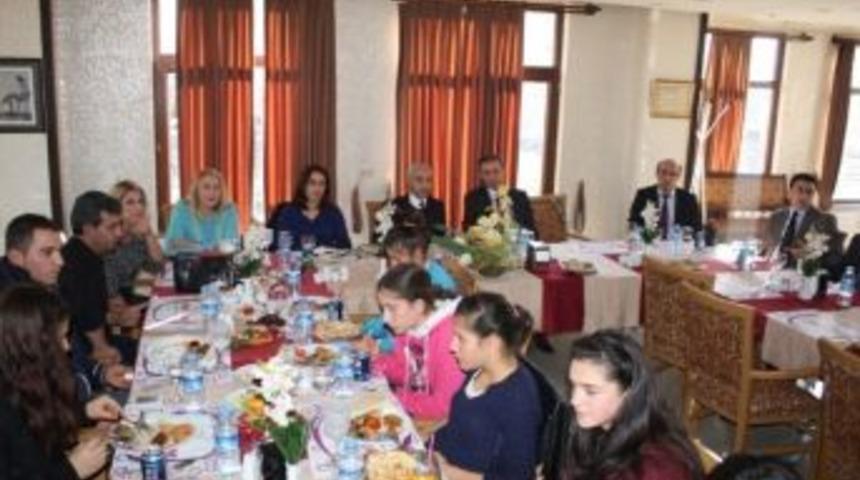 &Ouml;ğrencilerin Başarısı Kutlandı