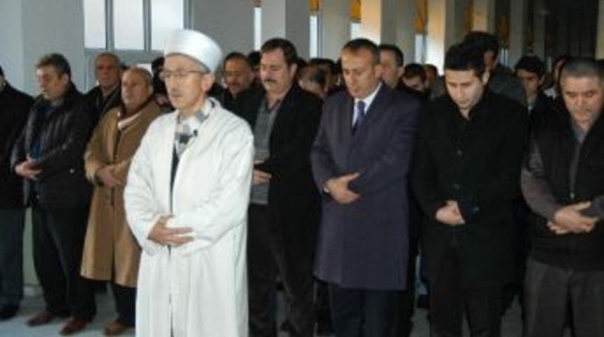 Karab&uuml;k&rsquo;te Cengiz Akyıldız İ&ccedil;in Gıyabi Cenaze Namazı Kılındı