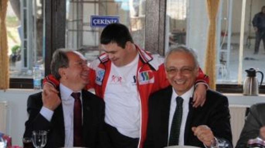 Başkan Burma, Down Sendromlularla Buluştu