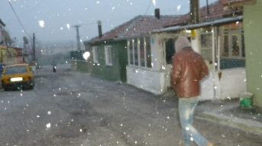 Uzunk&ouml;pr&uuml;'de Kar Etkisini Arttırıyor