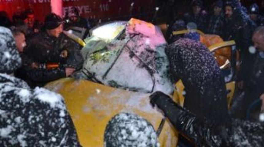 Mahsur Kaldığı Ara&ccedil;tan 2 Saat Sonra &Ccedil;ıkarılabildi