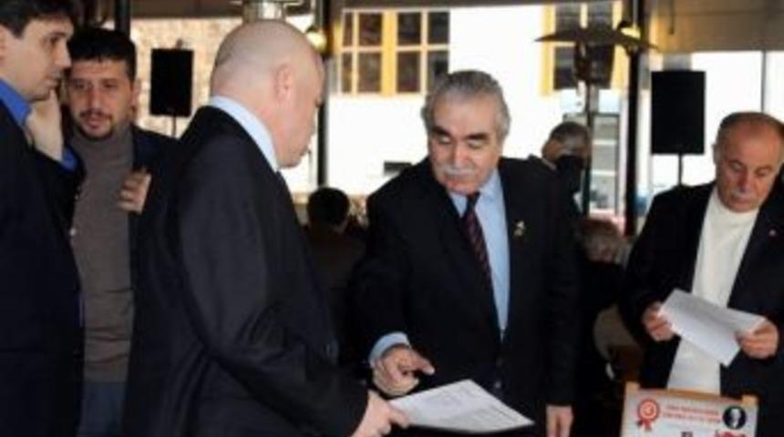 Ak Parti'nin Efeler Adayı Pekg&uuml;zel, Muhtarlarla Bir Araya Geldi