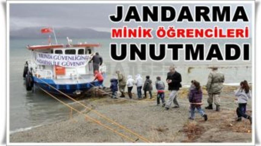Jandarma&rsquo;dan Kırsaldaki &Ouml;ğrencilere Tekne Gezisi