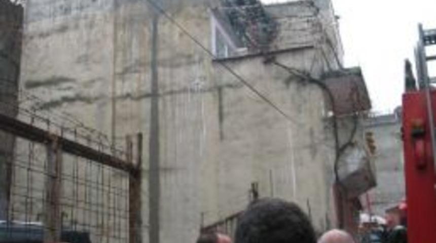 Ahmet Dedenin Evi Yangına Teslim Oldu