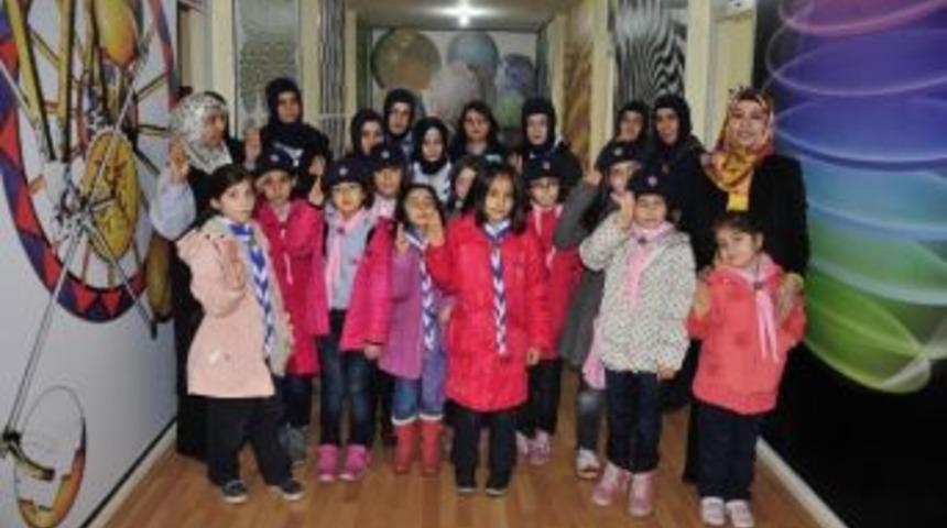 Karaman'da K&uuml;&ccedil;&uuml;k İzciler, Belediye Deneme Ve Bilim Merkezini Gezdi