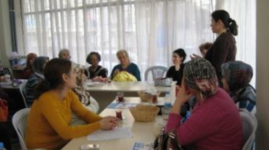 İzmek Kursiyerlerine Kanser Bilgilendirmesi Yapıldı