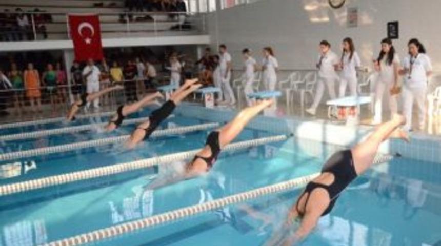 Okullararası Gen&ccedil;ler Y&uuml;zme M&uuml;sabakaları Tamamlandı