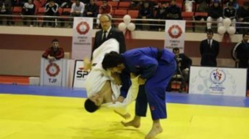 Kağıtsporlu Gen&ccedil; Judocular Samsun'dan Beş Dereceyle D&ouml;nd&uuml;