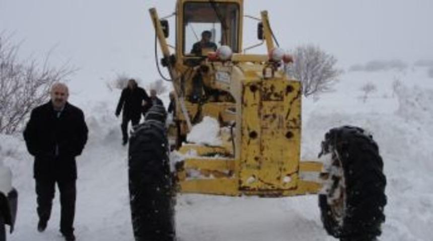 Malatya&rsquo;da Kar Nedeniyle 45 K&ouml;y Yolu Kapalı