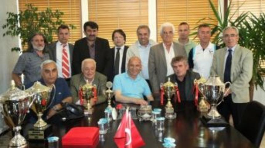 Başkan &Ouml;z&rsquo;den Amat&ouml;r Spor Kul&uuml;plerine Tam Destek