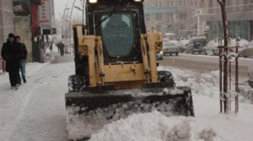 Doğu'da 500 K&ouml;y Yolu Ulaşıma Kapandı