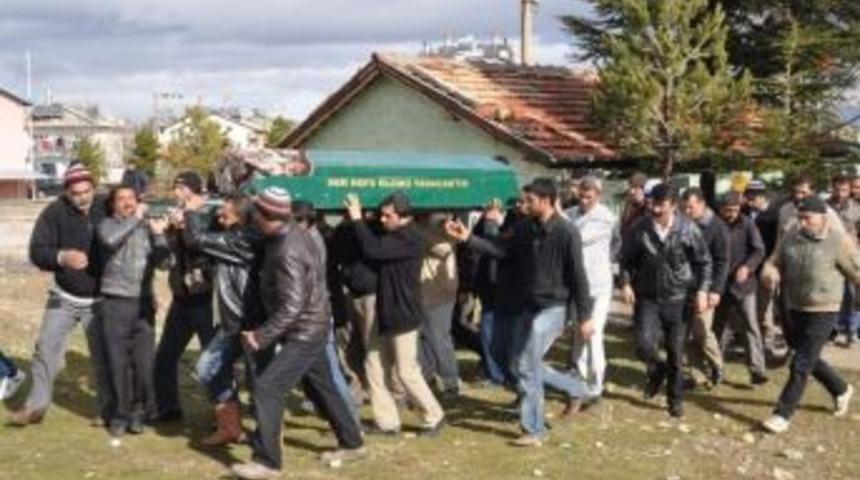 Öldürülen 2 Çocuk Annesi Toprağa Verildi